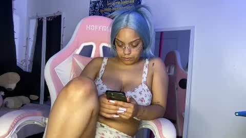 xStarGazingx online show from July 3, 7:59 am