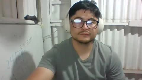 Snapshot of xstudiobog_90 chatting on March 2, 5:23 am xstudiobog_90 online show from March 2, 5:23 am