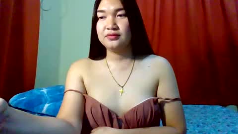 Snapshot of xsweetiemajax chatting on January 6, 2:48 am HI IM PAULINE online show from January 6, 2:48 am