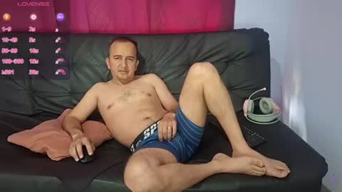 Snapshot of xthesexybossx chatting on July 21, 2:08 pm xthesexybossx online show from July 21, 2:08 pm