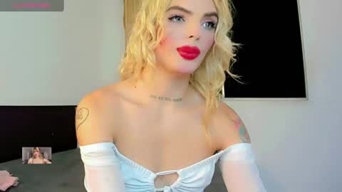 Snapshot of xthesexyboyx chatting on June 16, 7:33 am Femboy Exotic online show from June 16, 7:33 am