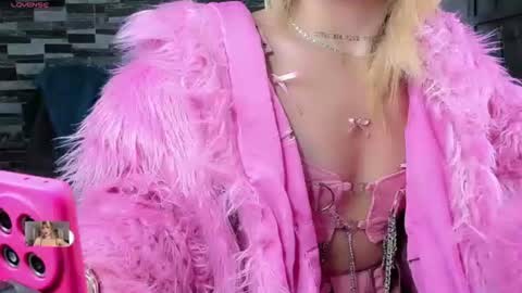 Snapshot of xthesexyboyx chatting on June 28, 9:26 am Femboy Exotic online show from June 28, 9:26 am