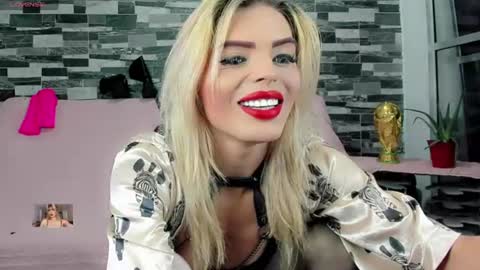 Snapshot of xthesexyboyx chatting on July 7, 6:05 am Femboy Exotic online show from July 7, 6:05 am