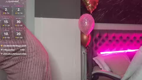 Snapshot of xtrahotx chatting on March 2, 7:21 am Milana online show from March 2, 7:21 am