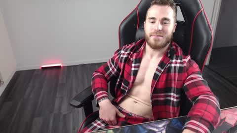 Snapshot of xtrakil chatting on December 28, 7:44 am xtrakil online show from December 28, 7:44 am