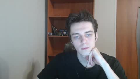 Snapshot of xtraqqq chatting on October 24, 7:43 pm traqqq online show from October 24, 7:43 pm