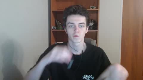 Snapshot of xtraqqq chatting on November 19, 8:31 pm traqqq online show from November 19, 8:31 pm