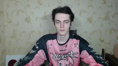 Snapshot of xtraqqq chatting on December 19, 8:27 pm traqqq online show from December 19, 8:27 pm