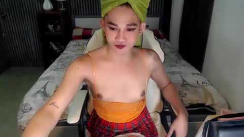 xtspetitehugecock online show from April 26, 8:12 am