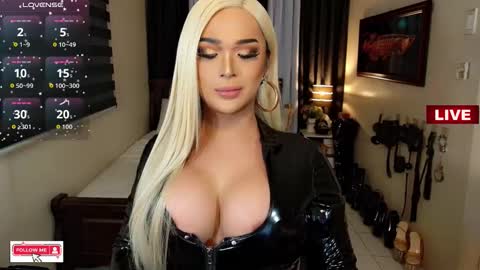 K E L L Y online show from December 19, 8:16 pm