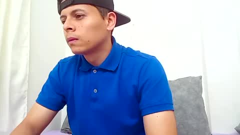 Snapshot of xx949400 chatting on May 18, 11:21 pm SANTII online show from May 18, 11:21 pm