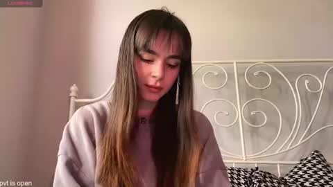 Snapshot of xx_lily chatting on June 25, 11:26 am Lily online show from June 25, 11:26 am