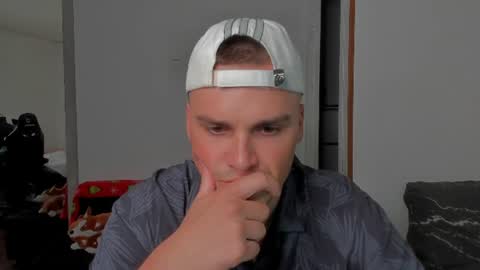 Snapshot of xx_raul_xx_ chatting on June 22, 6:16 pm raul online show from June 22, 6:16 pm