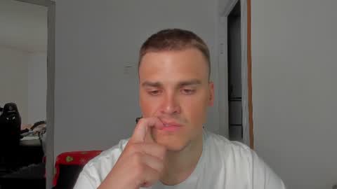 Snapshot of xx_raul_xx_ chatting on June 27, 2:23 pm raul online show from June 27, 2:23 pm