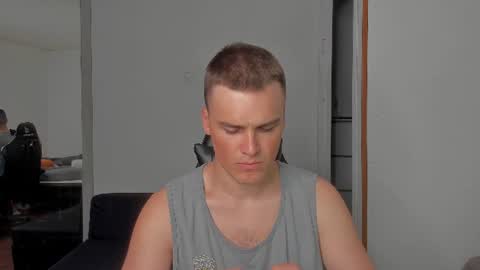 Snapshot of xx_raul_xx_ chatting on June 30, 11:33 am raul online show from June 30, 11:33 am