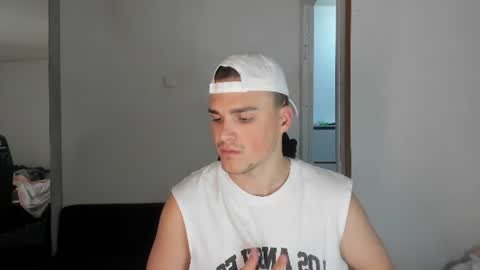 Snapshot of xx_raul_xx_ chatting on July 8, 8:13 pm raul online show from July 8, 8:13 pm