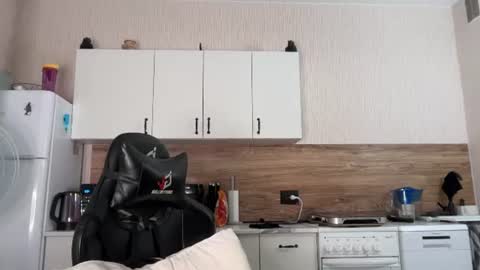 Snapshot of xx_raul_xx_ chatting on August 2, 12:31 am raul online show from August 2, 12:31 am