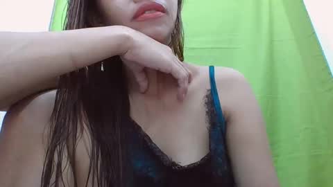 Snapshot of xx_winwin_xx chatting on January 18, 11:33 pm Mariel online show from January 18, 11:33 pm