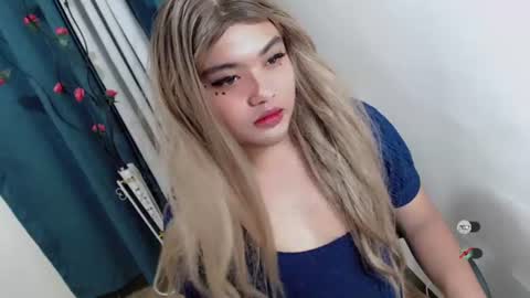 Snapshot of xxhotloyd_cummerx chatting on June 21, 4:20 pm Loyd online show from June 21, 4:20 pm