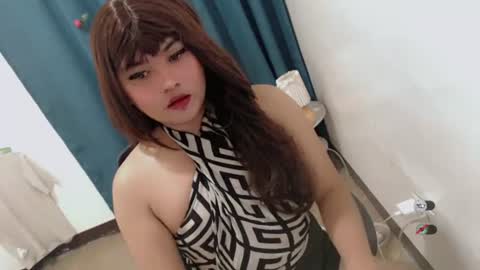 Snapshot of xxhotloyd_cummerx chatting on June 24, 7:46 pm Loyd online show from June 24, 7:46 pm