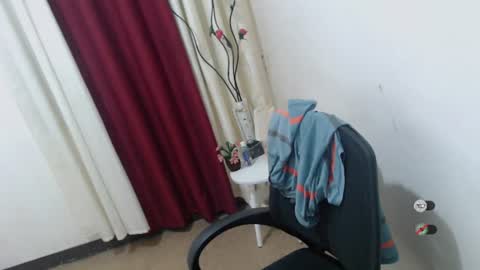 Snapshot of xxhotloyd_cummerx chatting on August 8, 10:50 am Loyd online show from August 8, 10:50 am