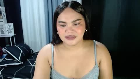 Snapshot of xxkylie_smithxx chatting on November 17, 12:44 pm Kylie Smith online show from November 17, 12:44 pm