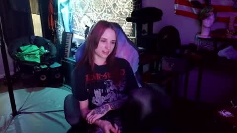 Snapshot of xxlilithmoonxx chatting on May 6, 12:19 am Lilith online show from May 6, 12:19 am