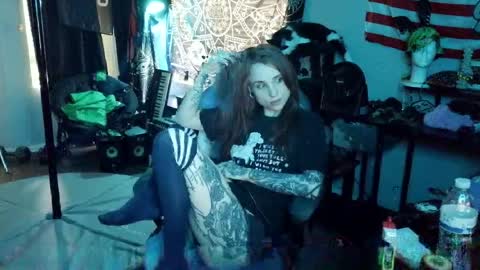 Snapshot of xxlilithmoonxx chatting on May 13, 12:41 am Lilith online show from May 13, 12:41 am