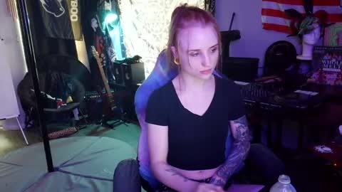 Snapshot of xxlilithmoonxx chatting on May 24, 10:37 pm Lilith online show from May 24, 10:37 pm