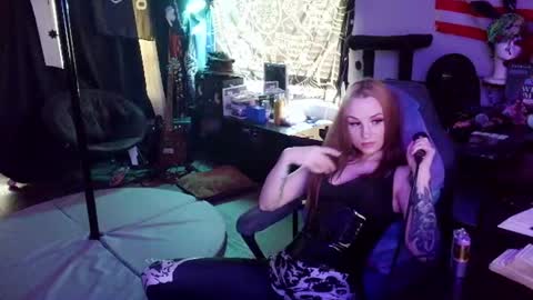 Snapshot of xxlilithmoonxx chatting on July 6, 11:51 pm Lilith online show from July 6, 11:51 pm