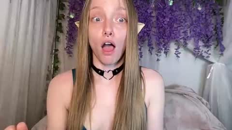 Snapshot of xxloveanastasia chatting on June 18, 3:05 pm LoveAnastasia online show from June 18, 3:05 pm