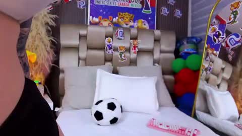 Snapshot of xxmile_ chatting on July 9, 12:20 pm Milena online show from July 9, 12:20 pm