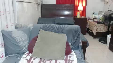 Snapshot of xxmiranda_greyxx chatting on January 9, 3:04 am sexyyanna4u online show from January 9, 3:04 am