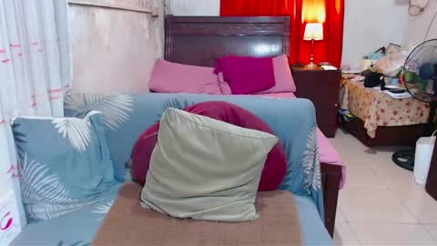 Snapshot of xxmiranda_greyxx chatting on March 2, 1:15 am sexyyanna4u online show from March 2, 1:15 am