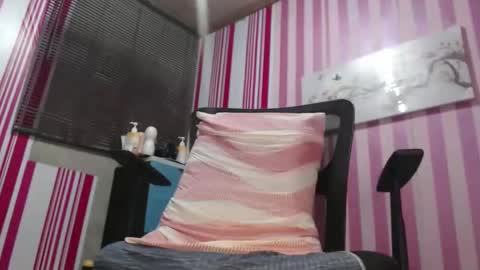 xxrowenatastycockforyouxx online show from September 13, 4:34 am