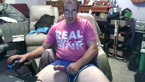 Snapshot of xxscubastevexxx chatting on October 31, 2:01 am xxScubaStevexx online show from October 31, 2:01 am