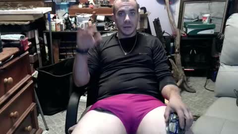 Snapshot of xxscubastevexxx chatting on November 17, 1:00 am xxScubaStevexx online show from November 17, 1:00 am