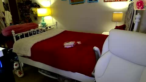 Strawberry Jane online show from November 28, 7:11 am