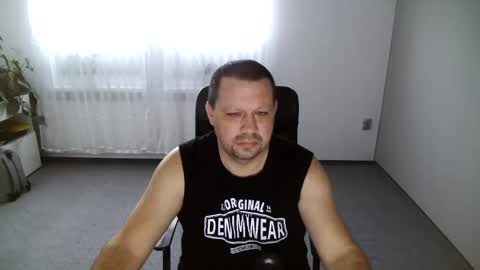 Snapshot of xxstrikerxx chatting on December 5, 9:06 am Eddi online show from December 5, 9:06 am