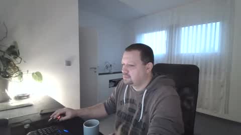 Snapshot of xxstrikerxx chatting on January 23, 7:32 am Eddi online show from January 23, 7:32 am