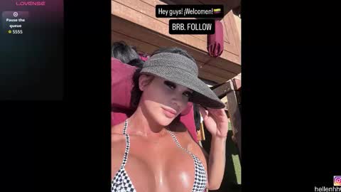 Snapshot of xxx_johann chatting on December 15, 10:03 pm Miluu bronwx online show from December 15, 10:03 pm