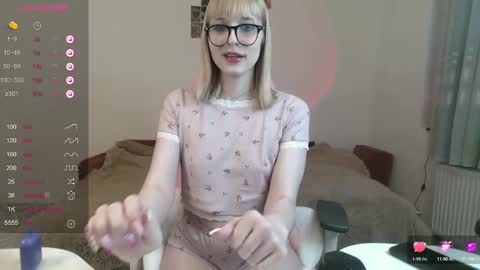 Pretty online show from December 2, 6:54 pm