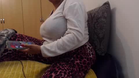 Ayanda online show from October 15, 8:53 pm