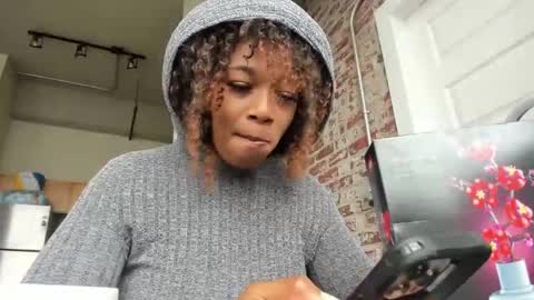 Snapshot of xxxdanidoomsdayxxx chatting on February 5, 6:04 pm Danielle online show from February 5, 6:04 pm