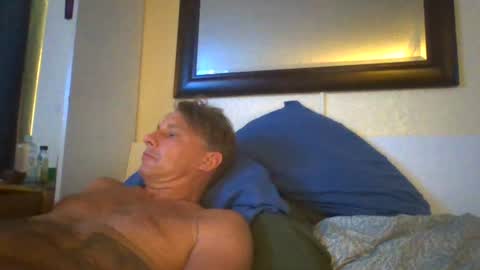 Snapshot of xxxelentdick chatting on August 3, 8:35 am deeeeznutz online show from August 3, 8:35 am