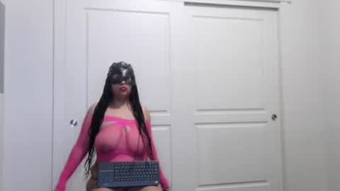 Snapshot of xxxenmascaradosxxx chatting on October 20, 6:03 am Parejahot69 online show from October 20, 6:03 am