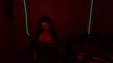 Snapshot of xxxenmascaradosxxx chatting on April 19, 5:51 am Parejahot69 online show from April 19, 5:51 am