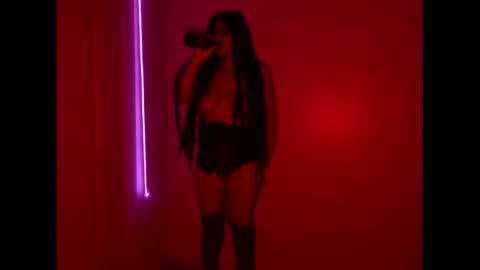 Snapshot of xxxenmascaradosxxx chatting on May 17, 6:33 am Parejahot69 online show from May 17, 6:33 am