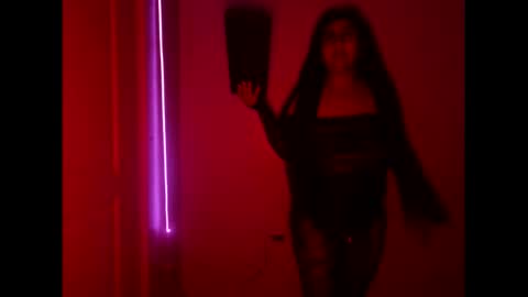 Snapshot of xxxenmascaradosxxx chatting on May 19, 5:47 am Parejahot69 online show from May 19, 5:47 am