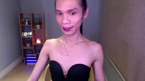 Snapshot of xxxfuckgirlyumsxxx chatting on January 19, 5:48 am Your Princess Yums online show from January 19, 5:48 am